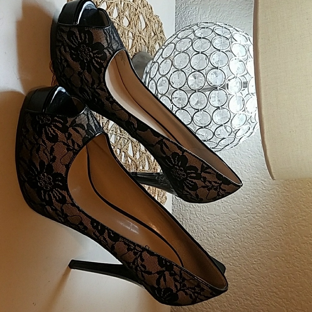 GUESS 5" sexy black lace high heels.